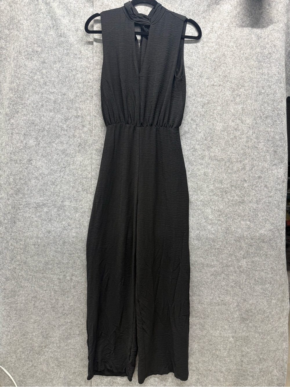 Easy Clothes Sleeveless Black V-Neck Tie-Back Wide-Leg Jumpsuit - Women M - Soft
